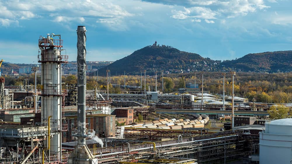 https://general.energy/wp-content/uploads/2024/12/new-service-contract-with-abb-fuels-smooth-running-for-czech-oil-processor_1.jpg